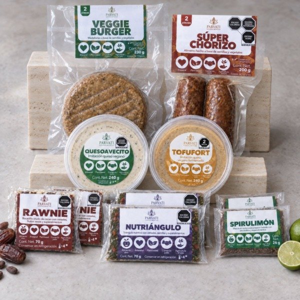Caja Degustacion Parvati abierta sobre piedra travertino con los diez empaques de la linea: Veggie Burger, Super Chorizo, Quesoavecito, Tofufort, RAWnie, Nutriangulo y Spirulimon
